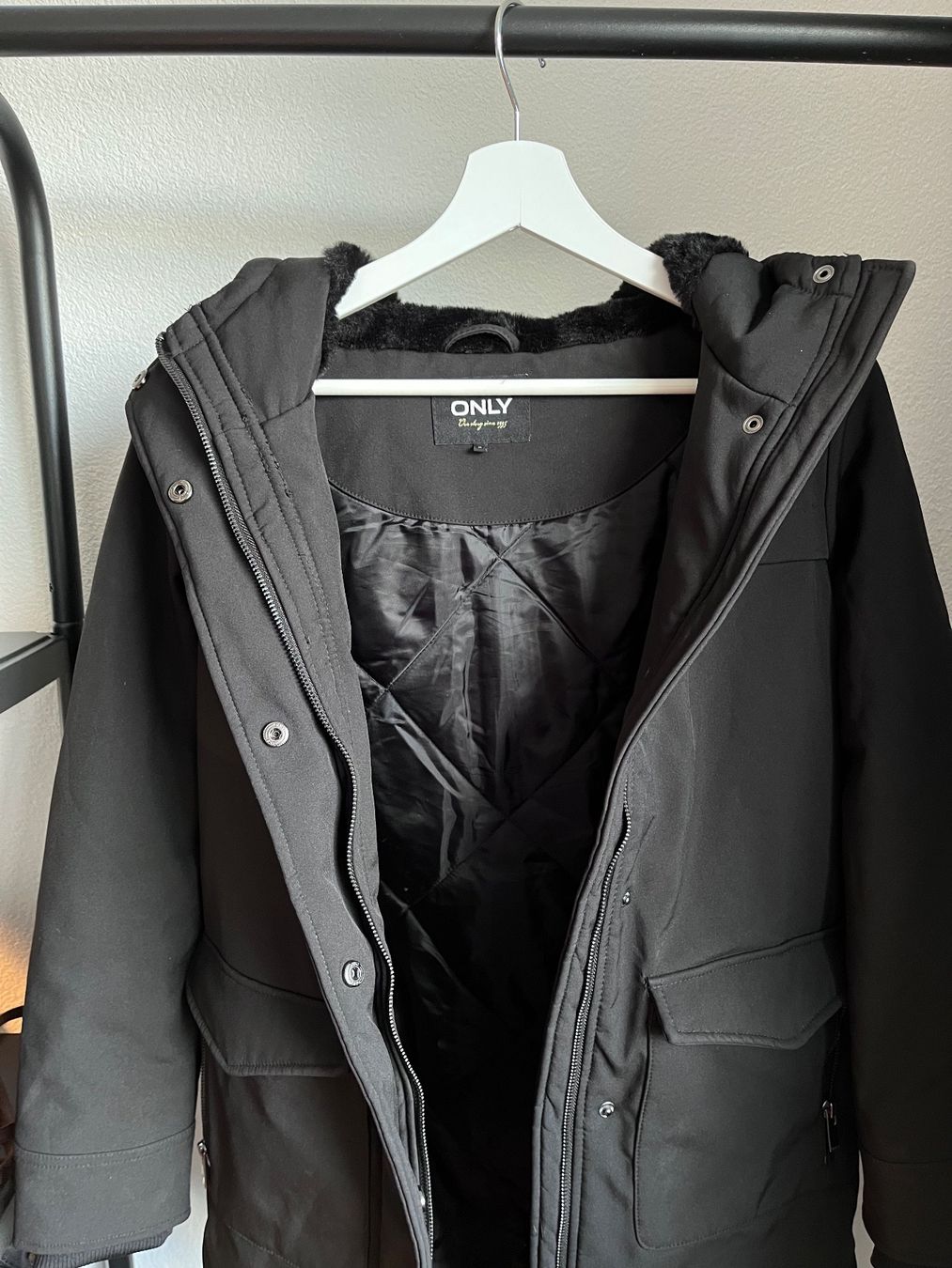 Only Giacche: Winterjacke Schwarz – Usato da Zürich venduto da a.b.2025 2