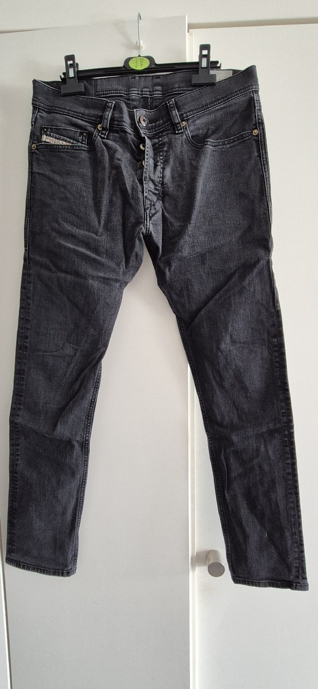 Diesel Jeans: Jeans Diesel Theppar W30/L30 Gris – Usato da Estavayer-le-lac venduto da Bruno1175