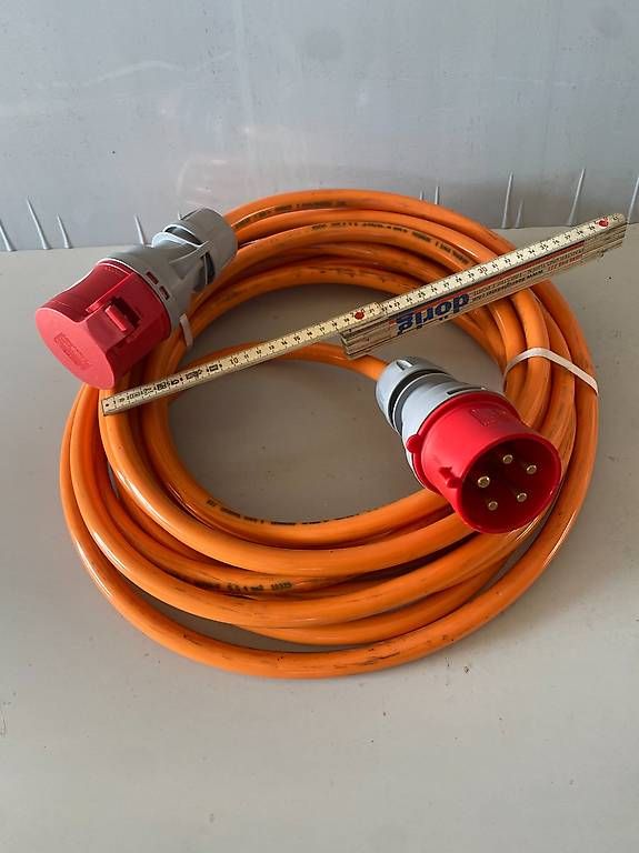 Câbles: Câble rallonge 32 Amp. 5 x 4 mm  10 Metres  – D'occasion à Cortaillod par cri_hw2g