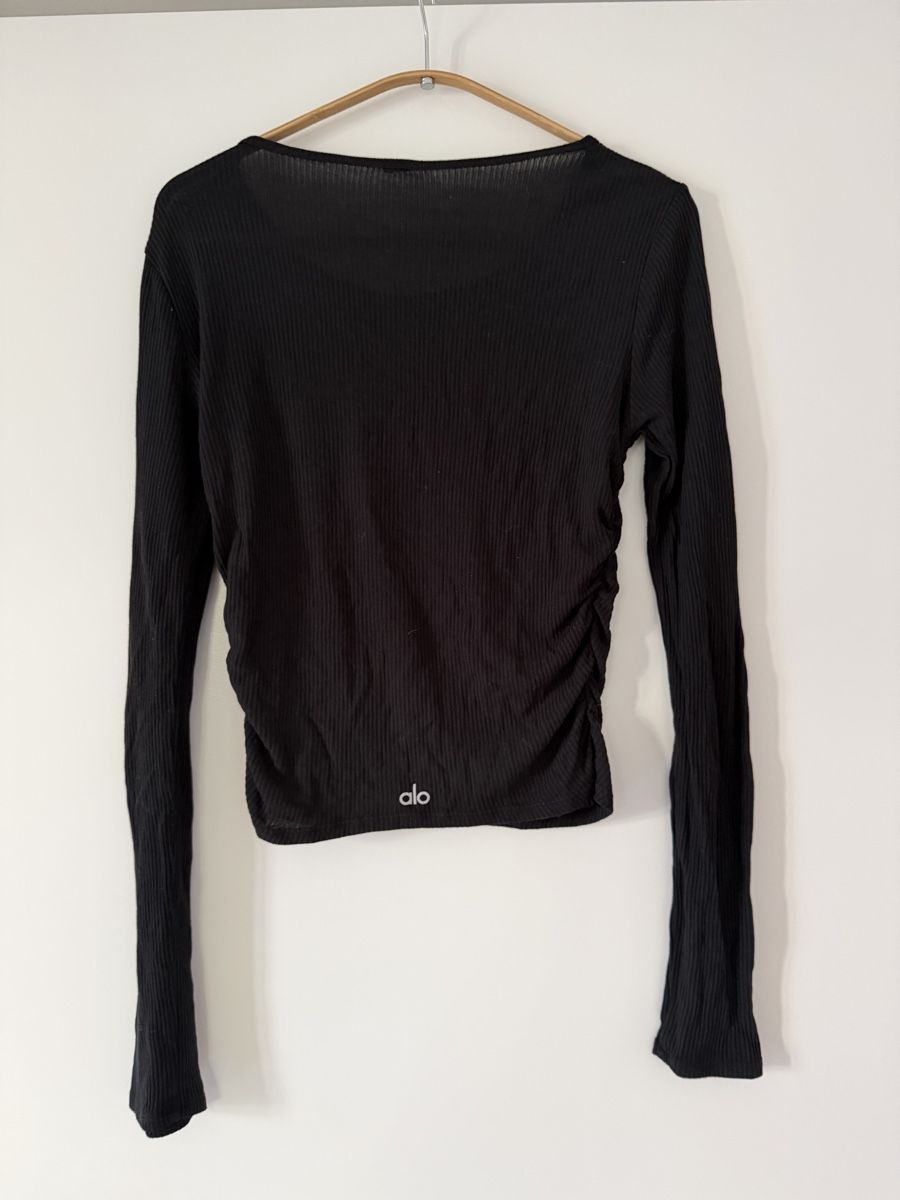 Alo Yoga Tops: Alo Yoga top long sleeves – Gebraucht aus Zürich von ajoaxyz 6