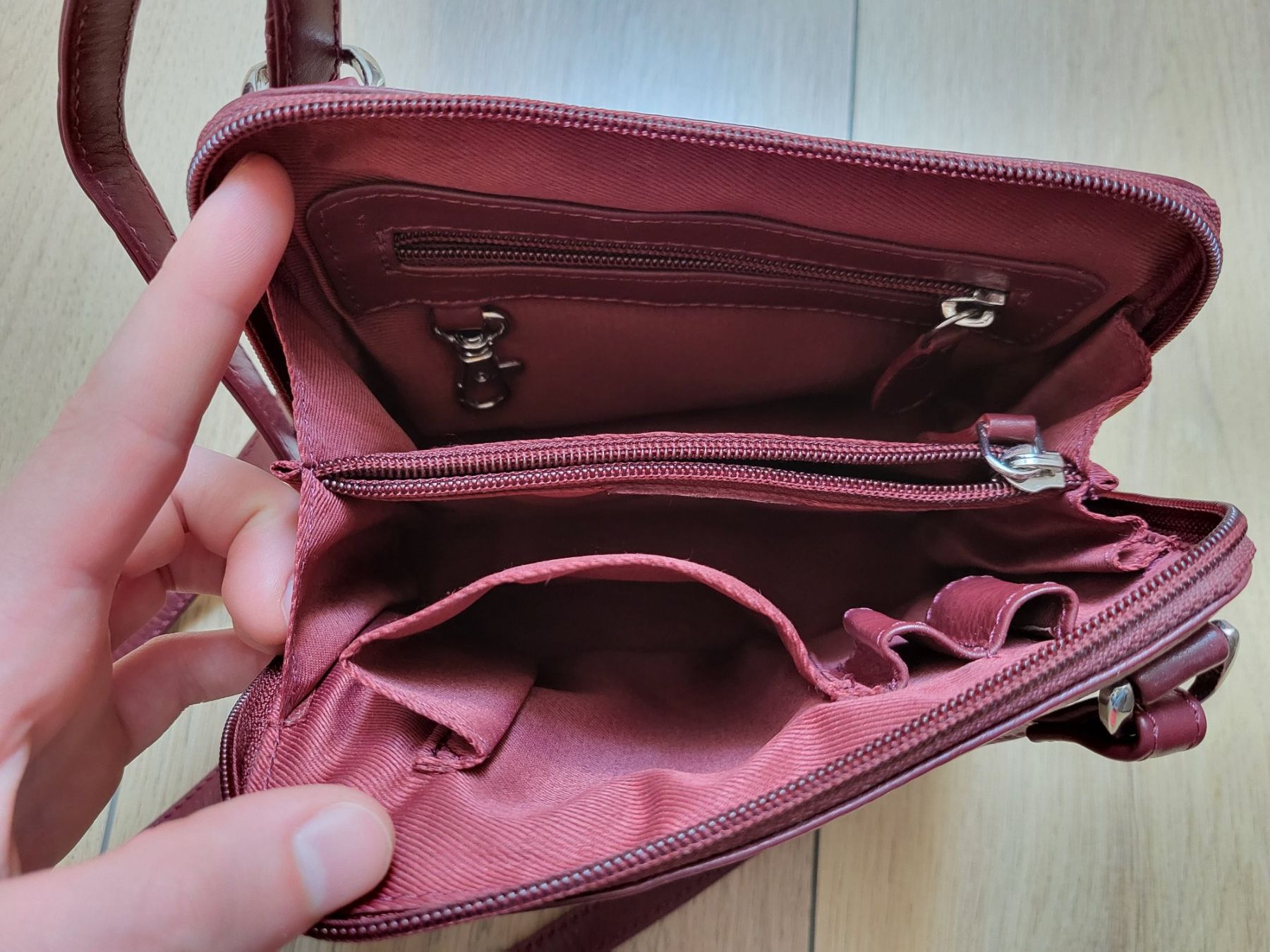 Sacs femmes: Ümhängetasche NIKA – Neuf (Voir description) à Tramelan par Vuilleumierd 2