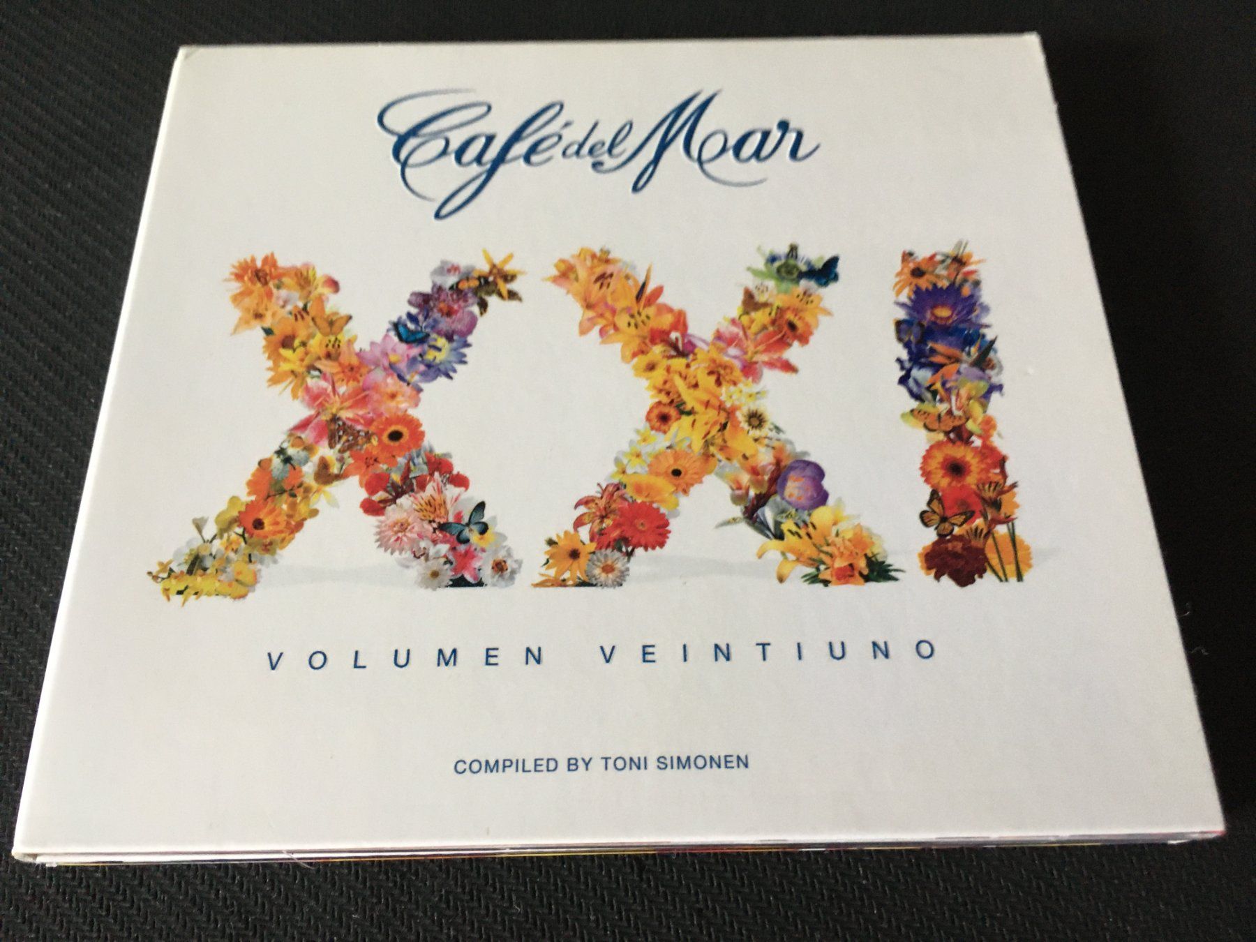 CD: Café del Mar XXI Volume Veintiuno -CD- Digipak 2CD – Usato da St.Gallen venduto da MedienJoe