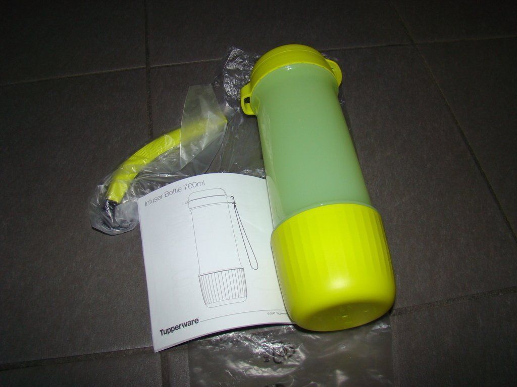 Tupperware Gourdes & Thermos: Tupperware, bouteille Infusion / Infusion-flasche, 700ml – Neuf avec emballage d'origine à Lussery-Villars par pousinete02