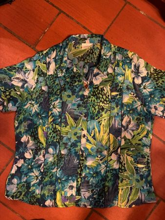 Damenbluse mit Blumenmuster