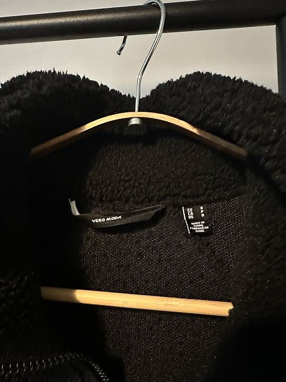 Jacken: Fleecejacke Vero Moda Grösse M – Gebraucht aus Dörflingen von Kendraa 1