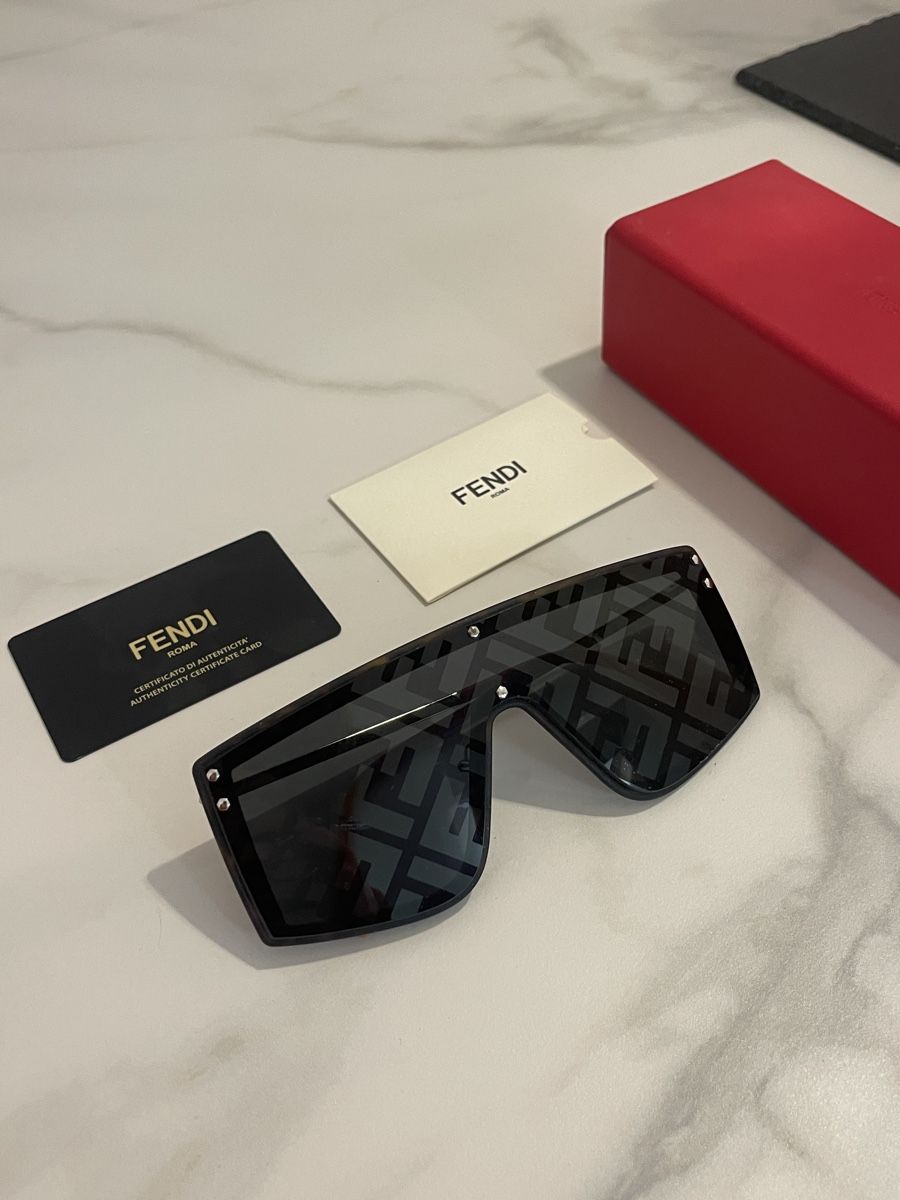 Fendi Occhiali & Lenti: FENDI Sonnenbrille Schwarz mit Muster – Usato da St. Gallen venduto da absky