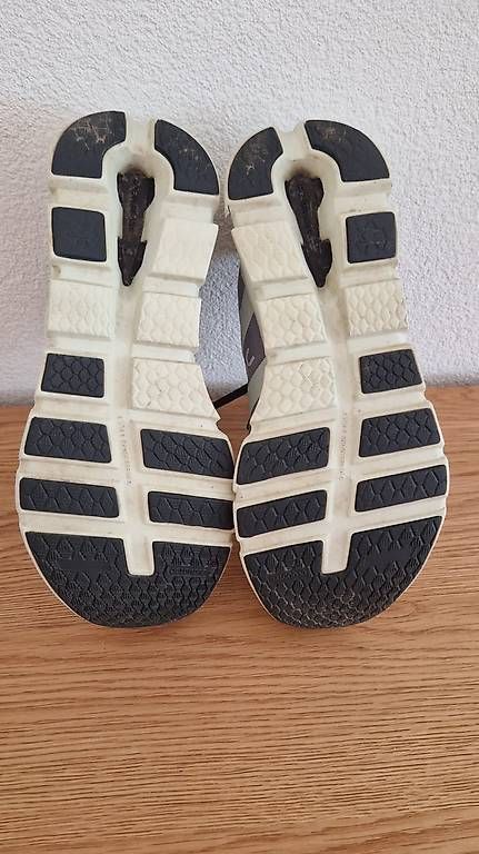 On Scarpe da donna: ON Cloudrunner W Frost / Aloe, Gr. 42 – Usato da Basel venduto da SwissVault 2