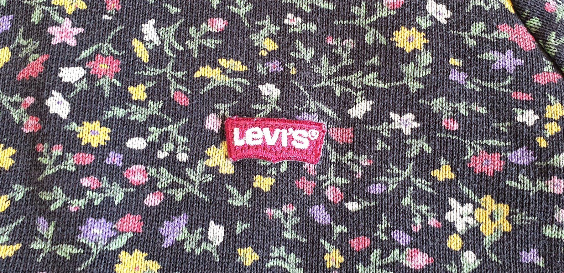 Levi's Pullover & Sweatshirts: Hoodie crop top Levi's à fleurs – Gebraucht aus Neuchâtel von ruedelacote 1