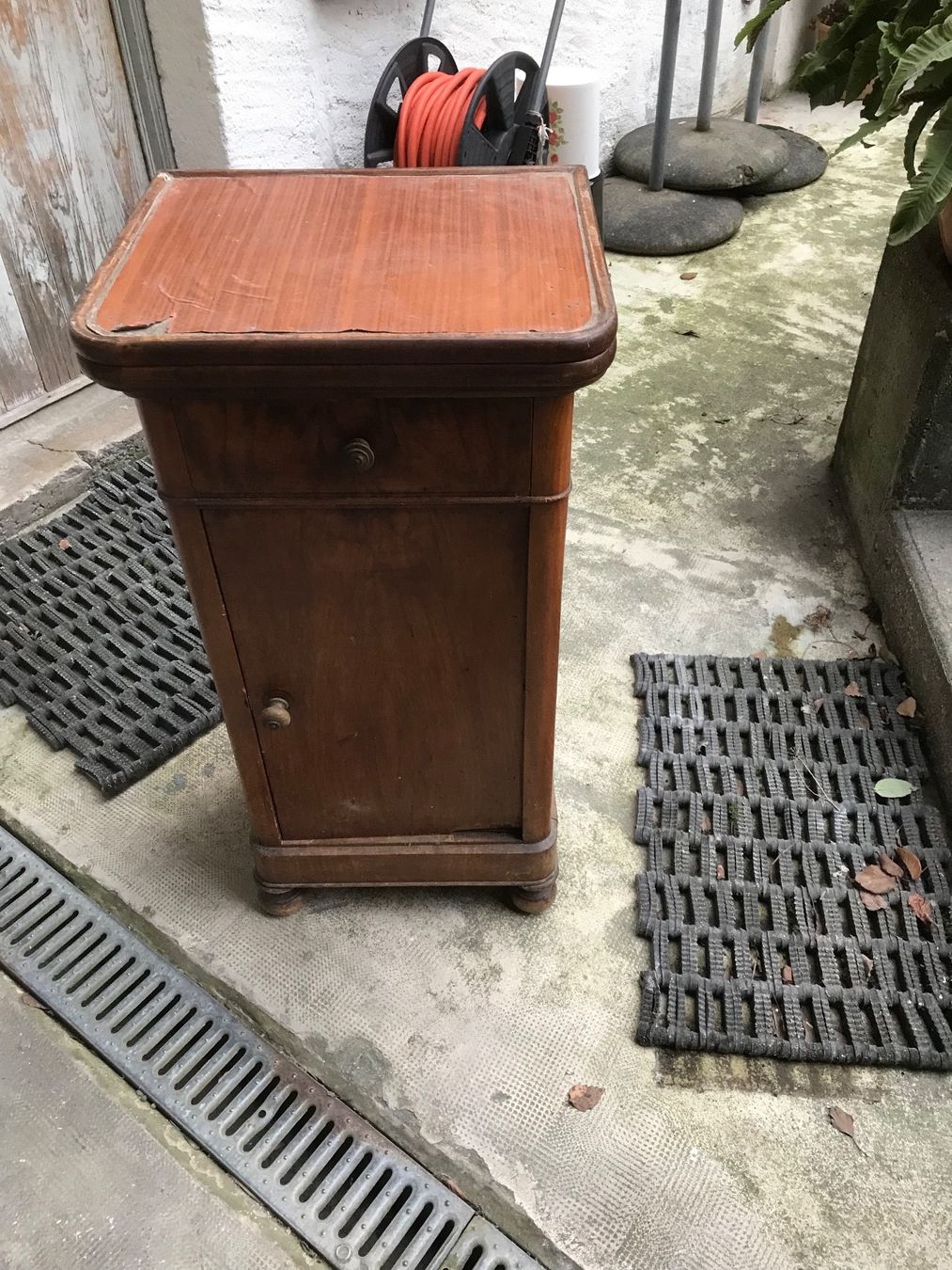 Nachttische: Table de nuit "double surface" – Gebraucht aus Vevey von cburgle
