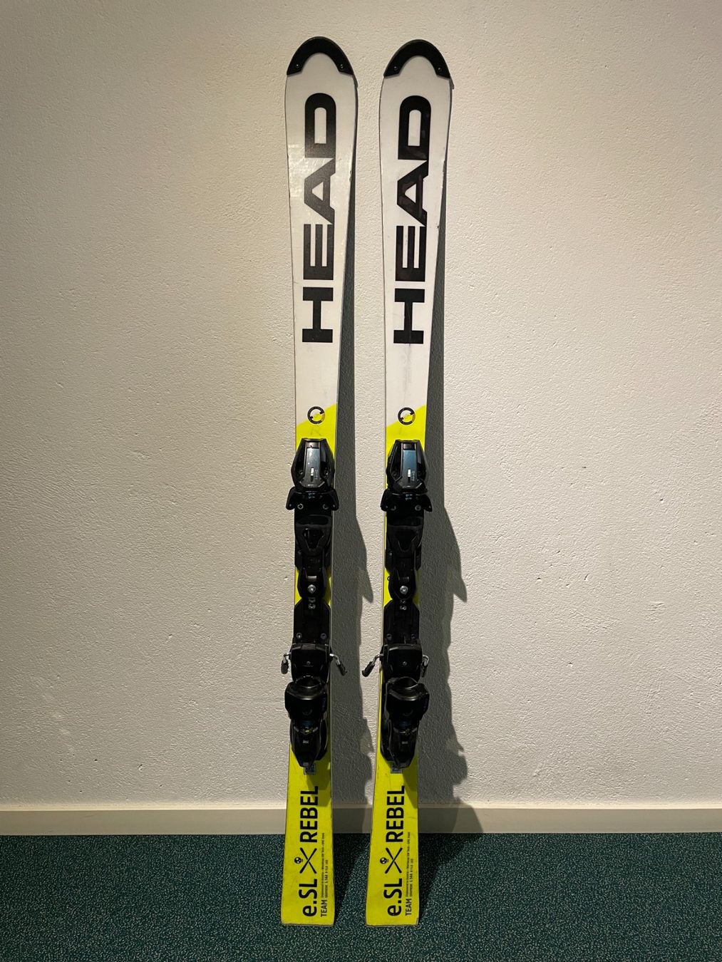 SKI HEAD WORLDCUP REBELS e.SL TEAM SLALOM JUNIOR + FIXATIONS 2025