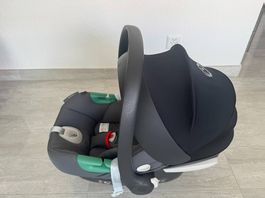 Cosy Cybex quasi neuf et socle pour voiture