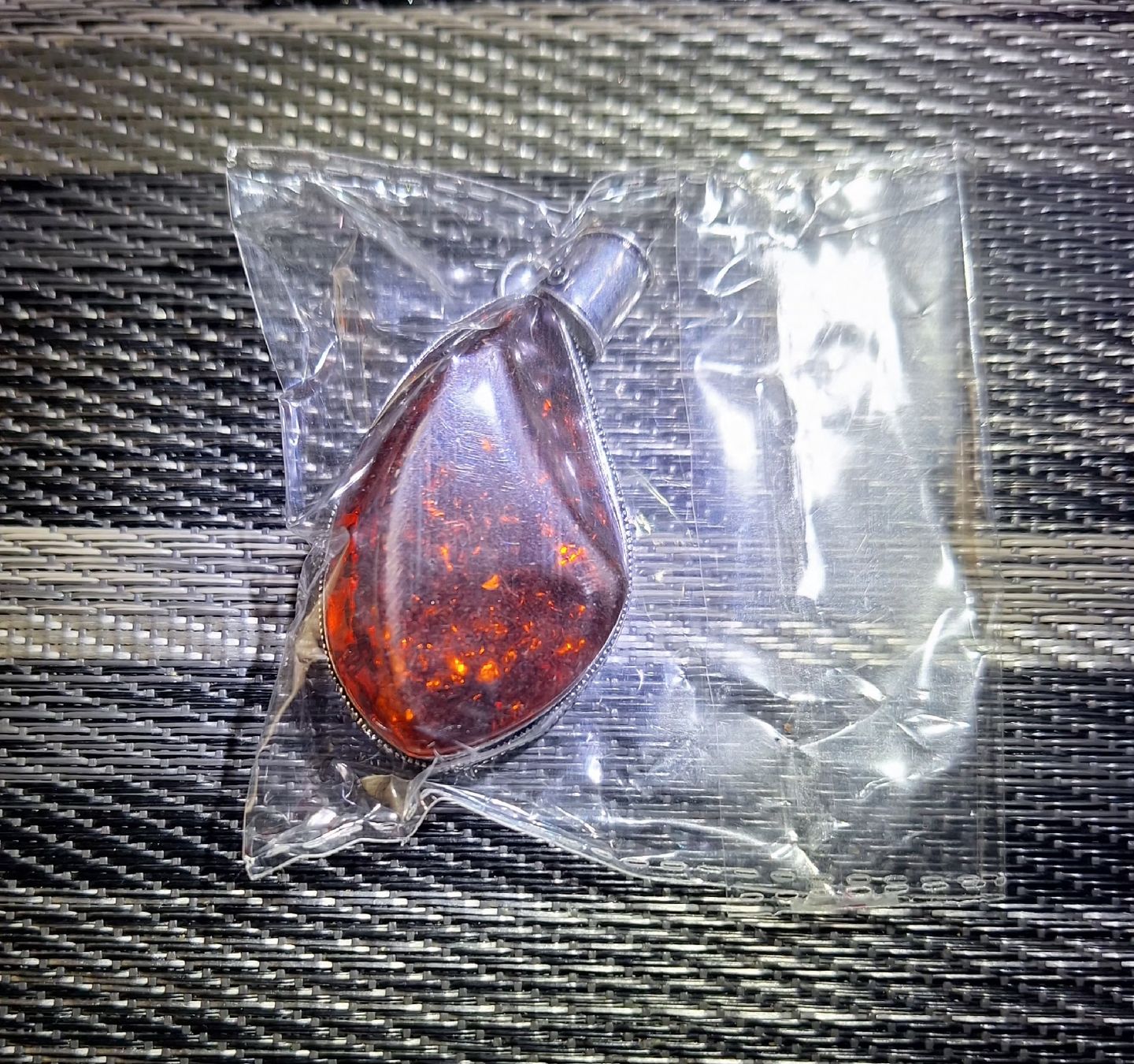 Anhänger: a vendre pendentif  – Neu und originalverpackt aus Estavayer-le-Lac von dor_q6y8