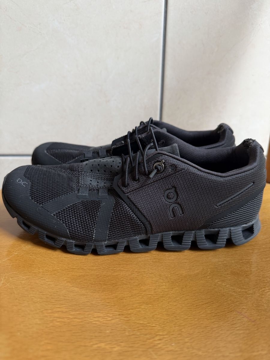 On Scarpe da donna: On Cloud schwarz – Grösse 38.5 – Usato da Pfäffikon ZH venduto da J.R.1989