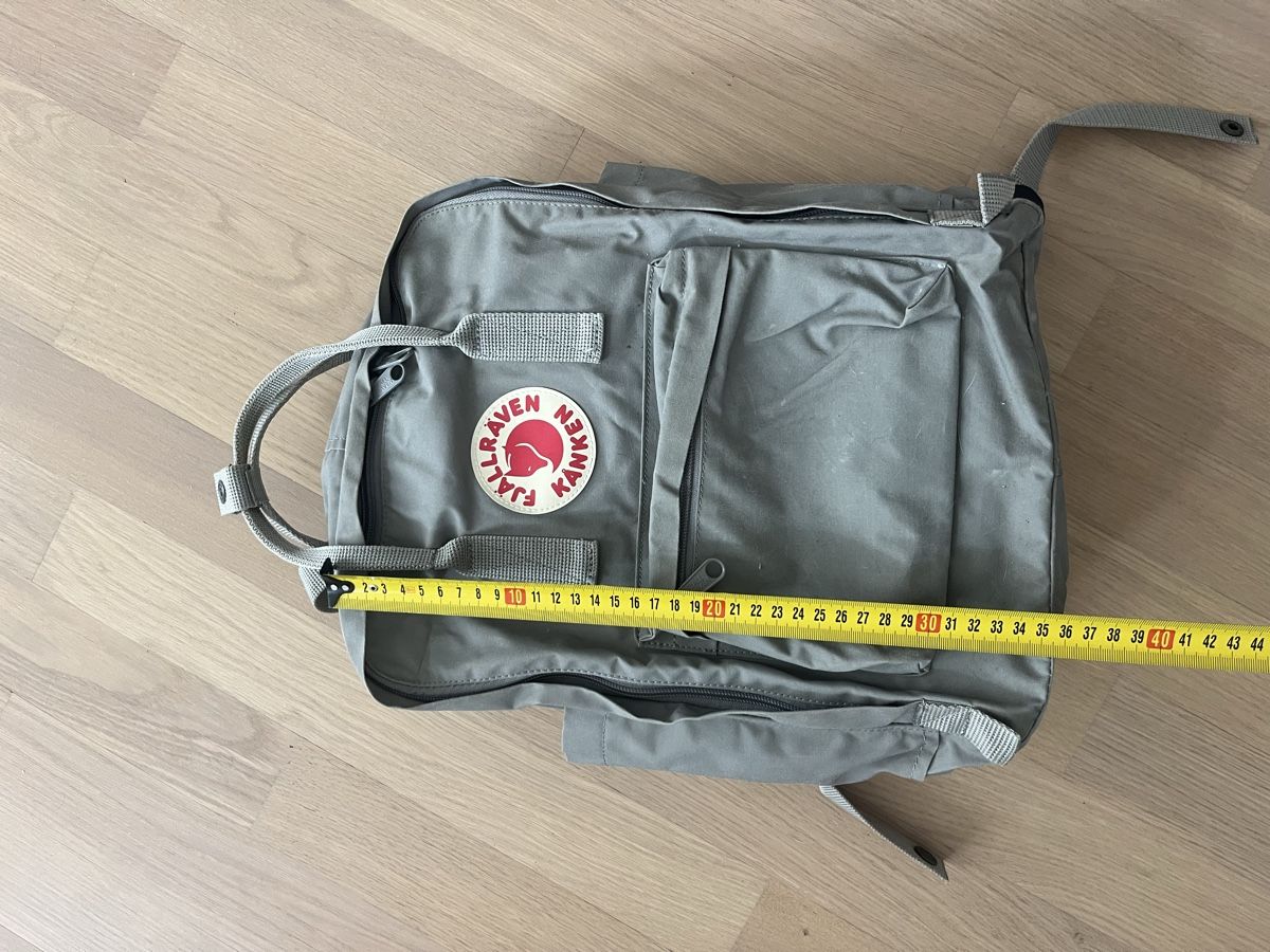 Fjällräven Zaini: Fjällräven Kånken Rucksack hellgrau – Usato da Meilen venduto da jes_c25c 2