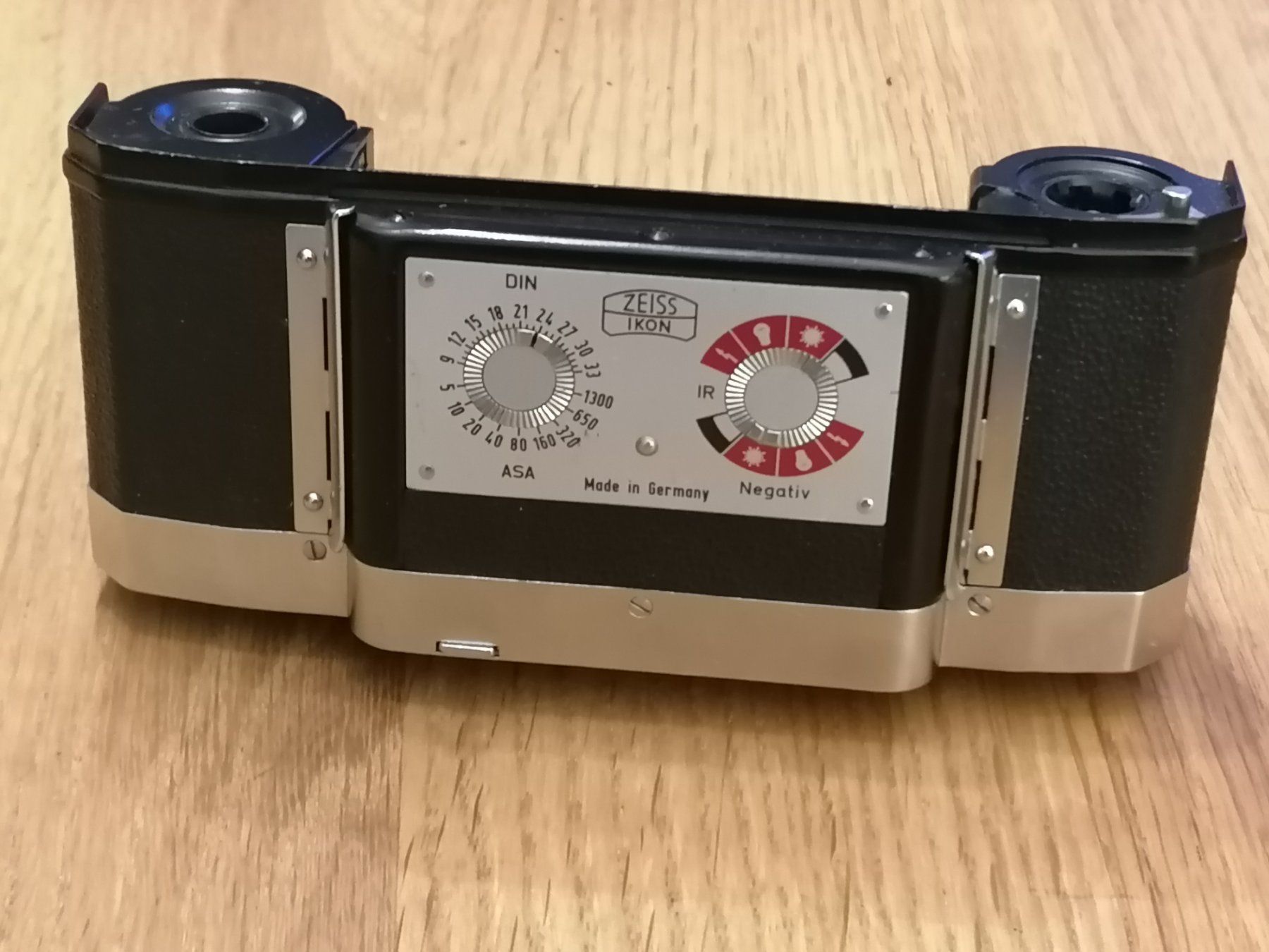 Zeiss Kamera: Zeiss Ikon Contaflex Wechselmagazin – Gebraucht aus Basel von vintagecollector