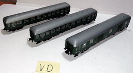 VD) Trix Express 2 Personenwagen + 1 Gepäckwagen