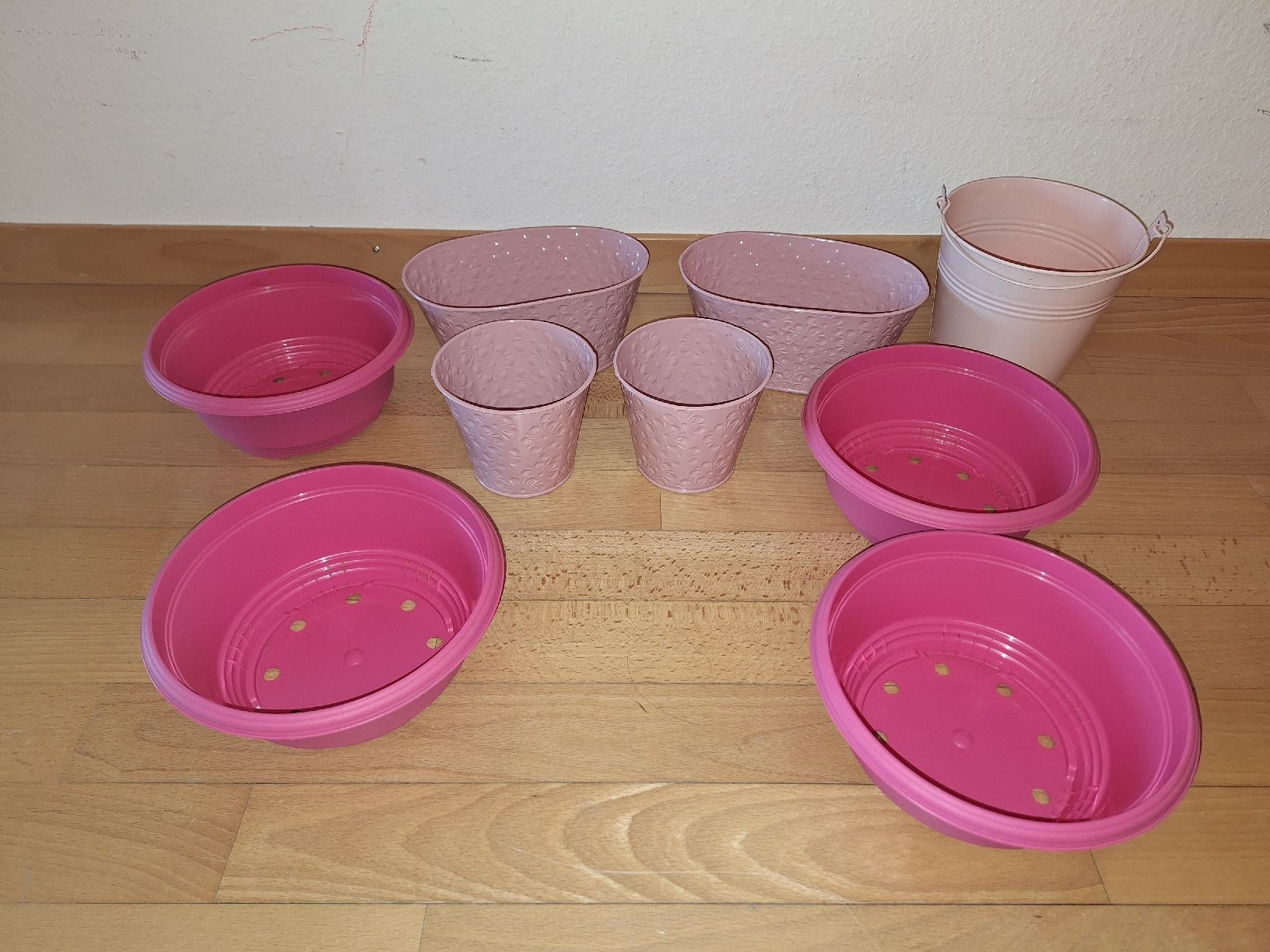 Blumentöpfe: 9-teiliges Blumentöpfe-Set – Gebraucht aus Oberrieden von smarties949