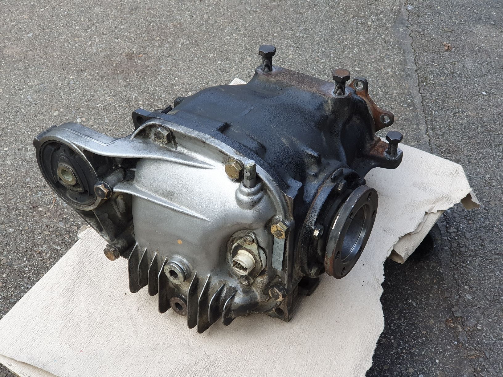 BMW Tutti pezzi di ricambio auto: BMW E30 Differential 3,73 mit 188er ohne Sperre – Usato da Zürich venduto da Jderwisch