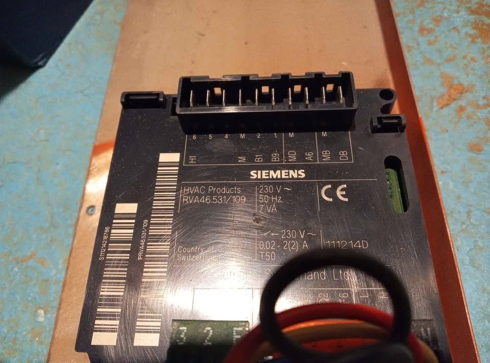 Siemens Radiatori: Régulateur de chauffage Siemens RVA46.531/109 – Usato da Bienne venduto da Daniel_Schader 3