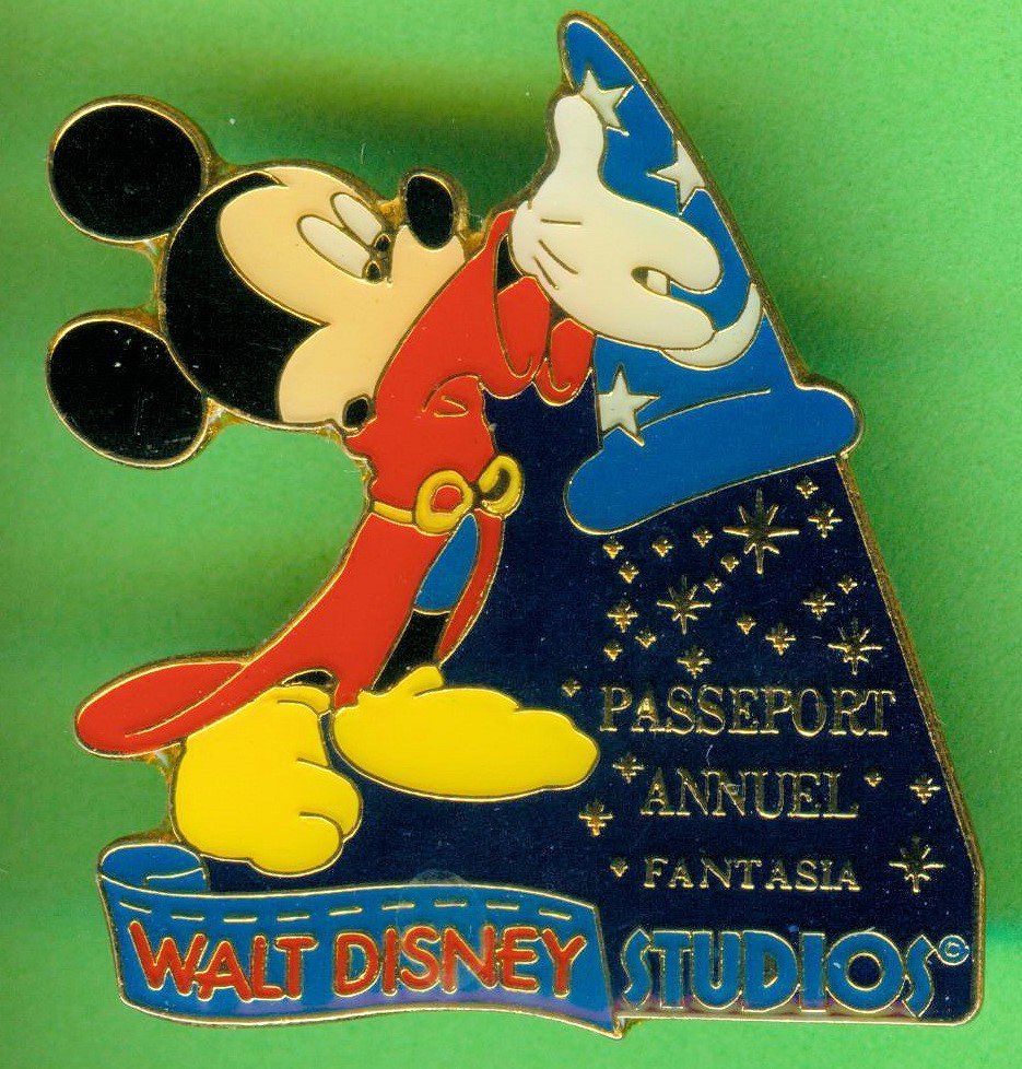 Disney Placchette & Badge: Disney   MICKEY  Studios Passeport – Usato da Winterthur venduto da Sammleroase