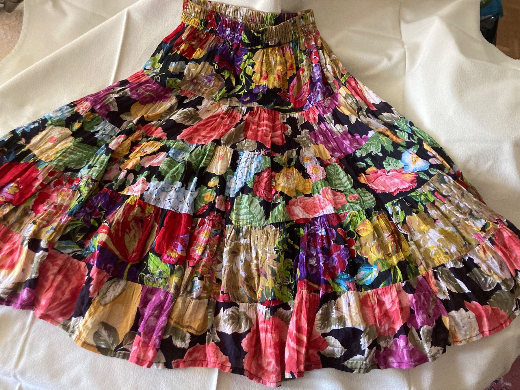 Gonne: Jupe longue patchwork fleurie ;taille 38/ longueur 70 – Usato da Marly venduto da Antigona71 1