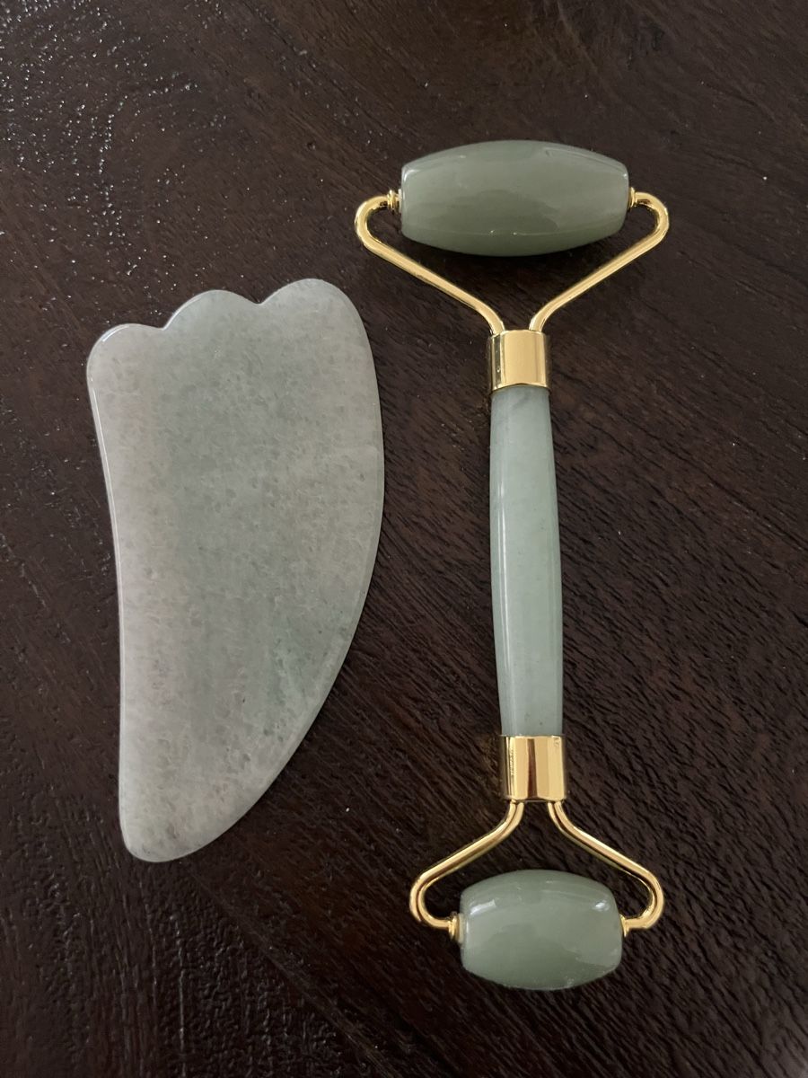 Gesichtspflege: Gesichtsroller mit Gua Sha Stein Set – Gebraucht aus Winterthur von smt_b7c7 2