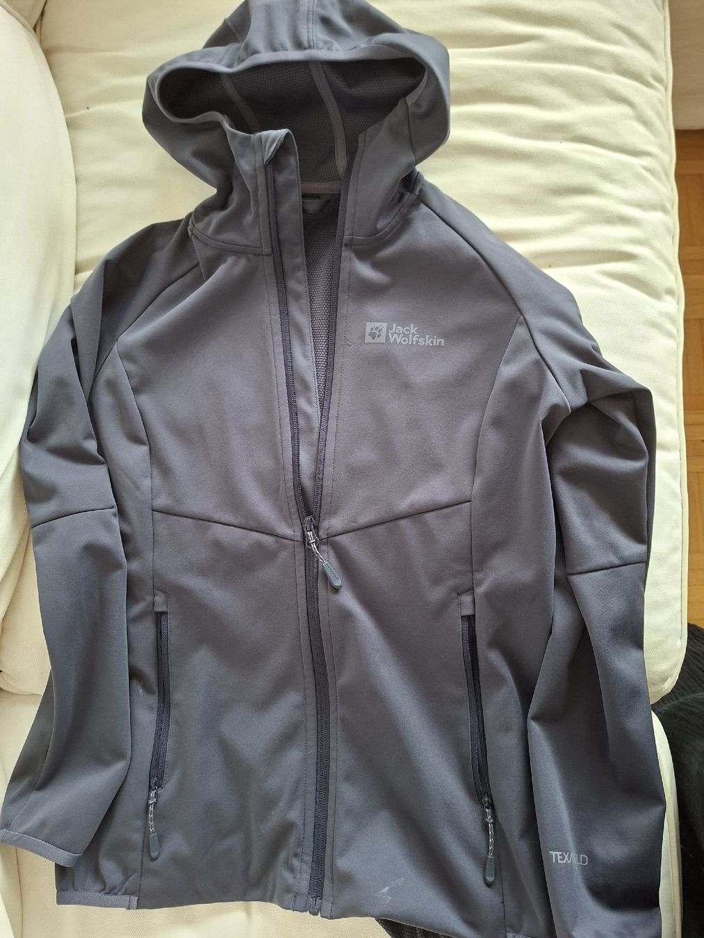 Jack Wolfskin Jacken: Jack Wolfskin Softshelljacke mit Kapuze Grösse 36 neuwertig – Gebraucht aus Affoltern am Albis von Feather 1