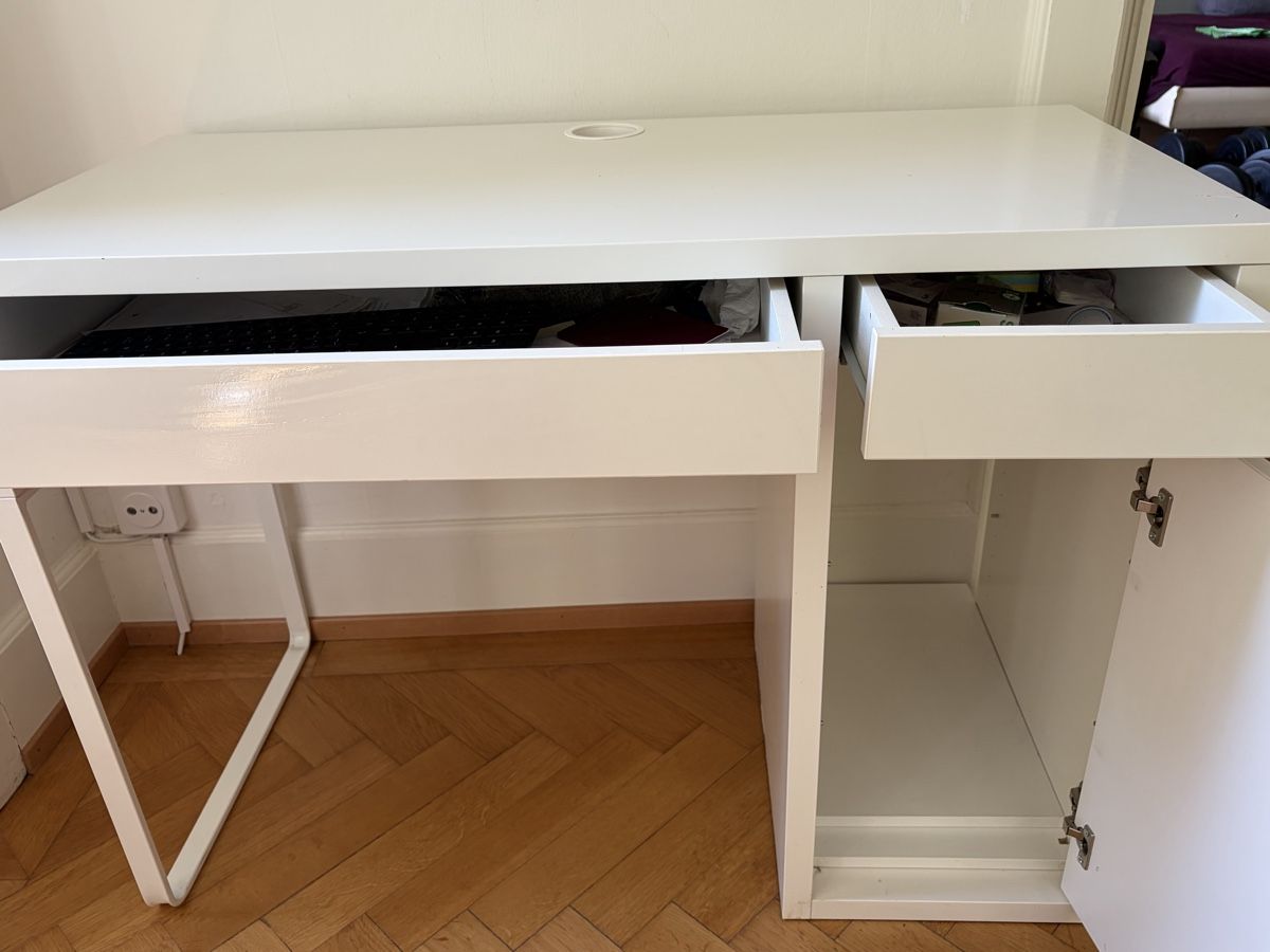 Ikea Scrivanie: Kleine Schreibtisch – Usato da Zürich venduto da pho_j9jb 1