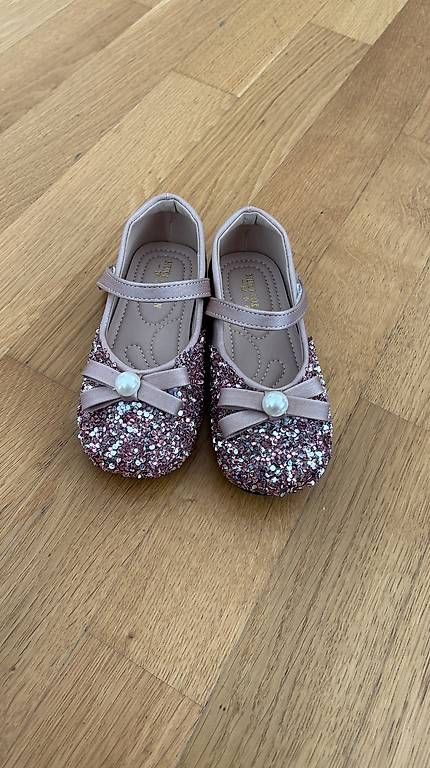 Schuhe für Mädchen: Ballerinas Blumenmädchen – Neu und originalverpackt aus Amriswil von Lissa12