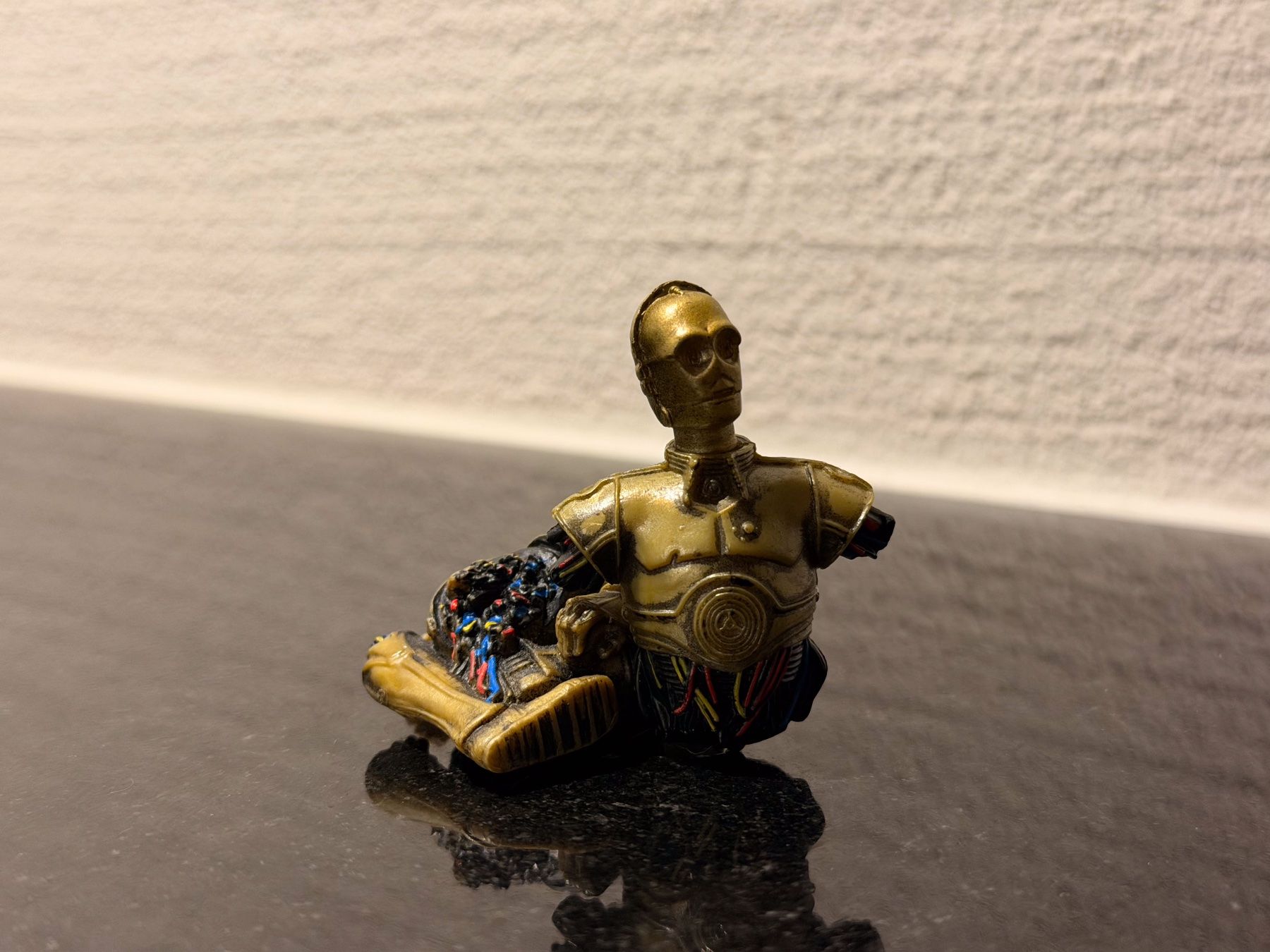 Star Wars Statuette: Hasbro Star Wars C-3P0 (Zerstörte Version) – Usato da Reinach BL venduto da Graphix