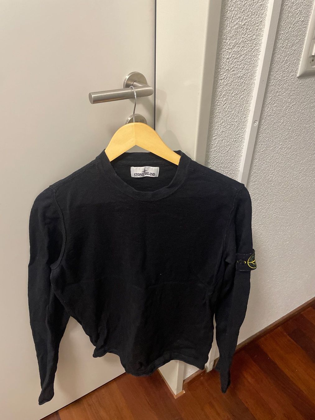 Stone Island Maglioni & Felpe: Schwarzer Stone Island Pullover, Grösse M – Usato da Bubikon venduto da mil_qmf9