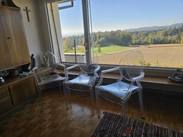 3 Kartell Louis Ghost Stühle transparent
