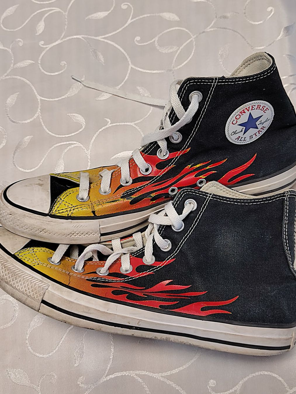 Converse Scarpe da uomo: original Converse All Star mit Feuermotiv Gr 43 – Usato da Brüttisellen venduto da kikaninchen79 1