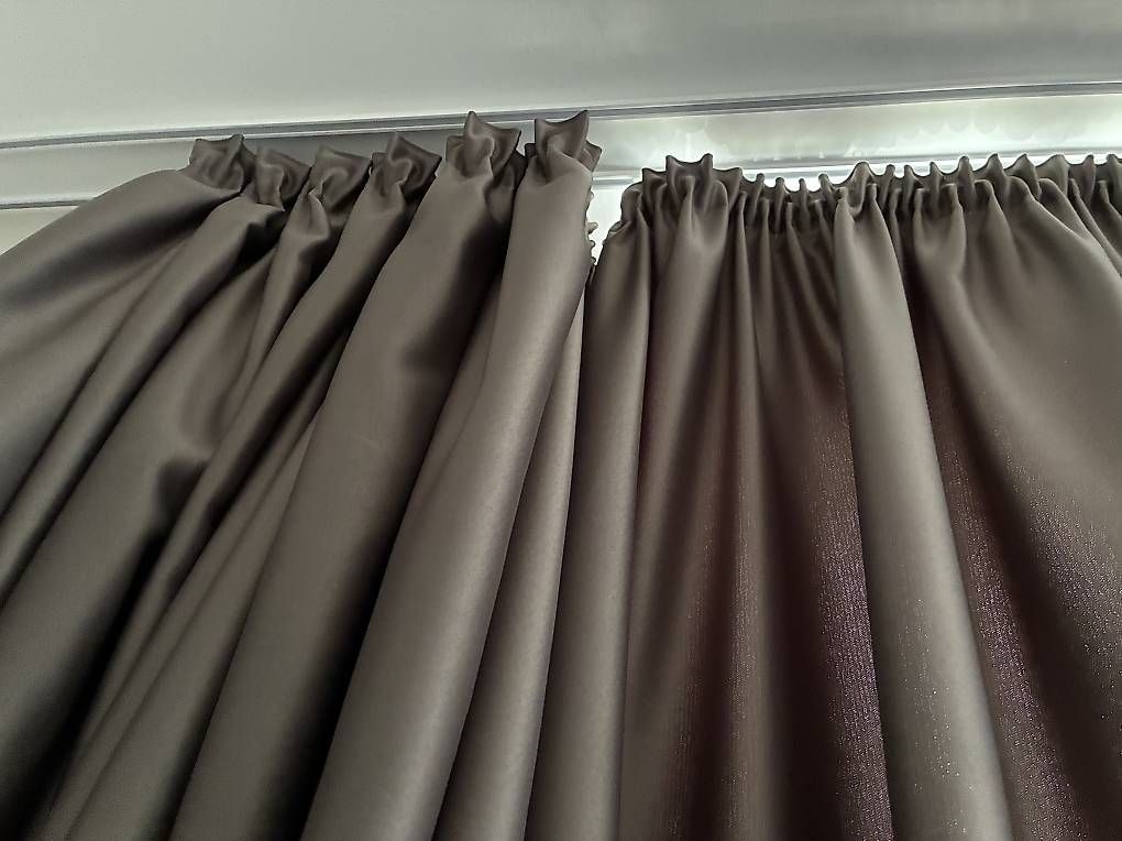 Vorhänge: Verdunklungs Vorhang 260x330 – Gebraucht aus Kriens von Rogerboeni 1