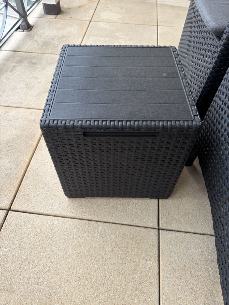 Ensemble table et chaises: Fournitures terrasse  – Neuf (Voir description) à Chernex par sif_6s8x 1