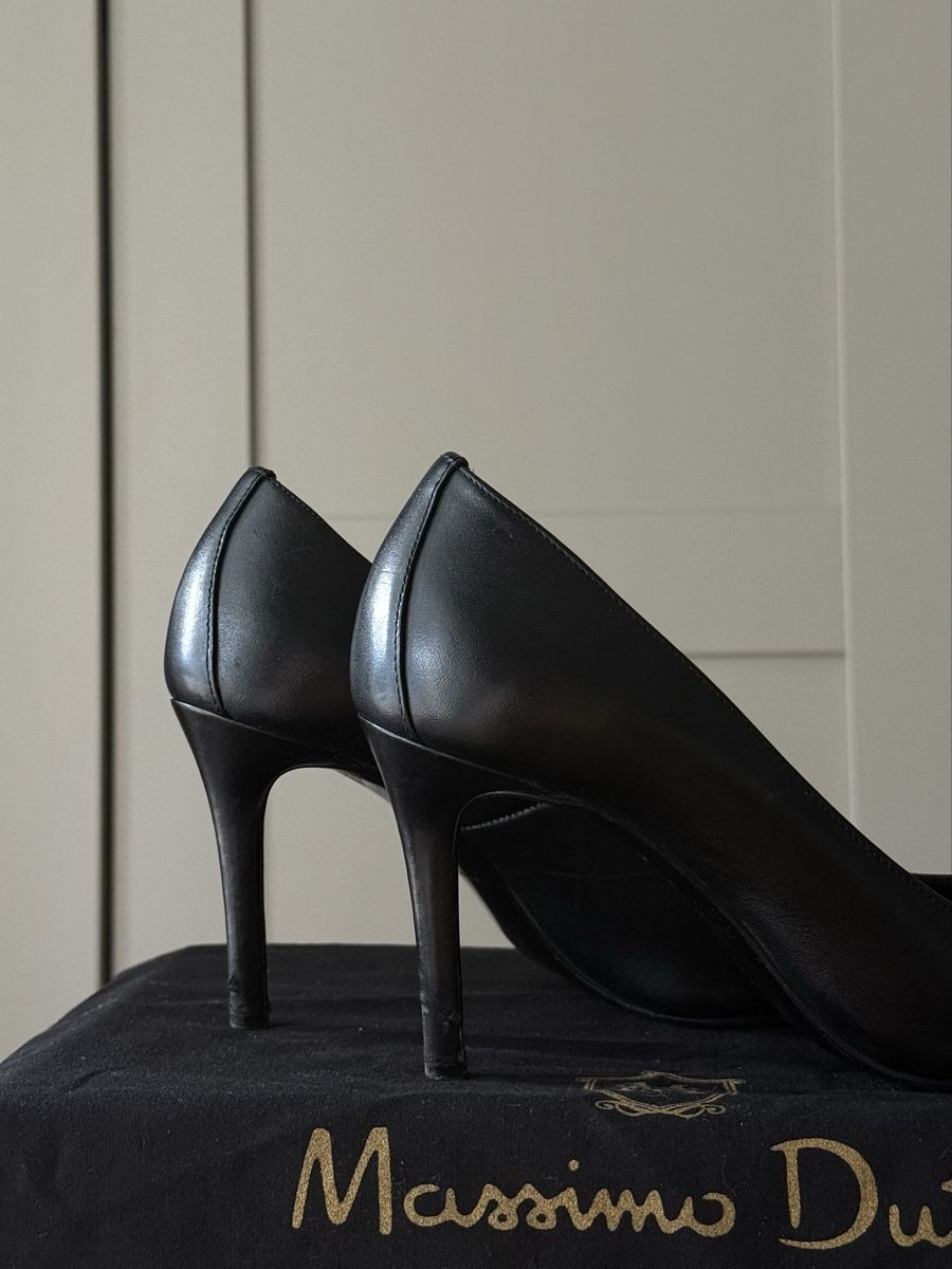 Massimo Dutti Scarpe da donna: Massimo Dutti Leder Pumps Schwarz Grösse 36 – Usato da Langnau am Albis venduto da Nataliehershlag 4