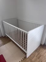 Kinderbett weiss mit Gitter, gebrauchter Zustand