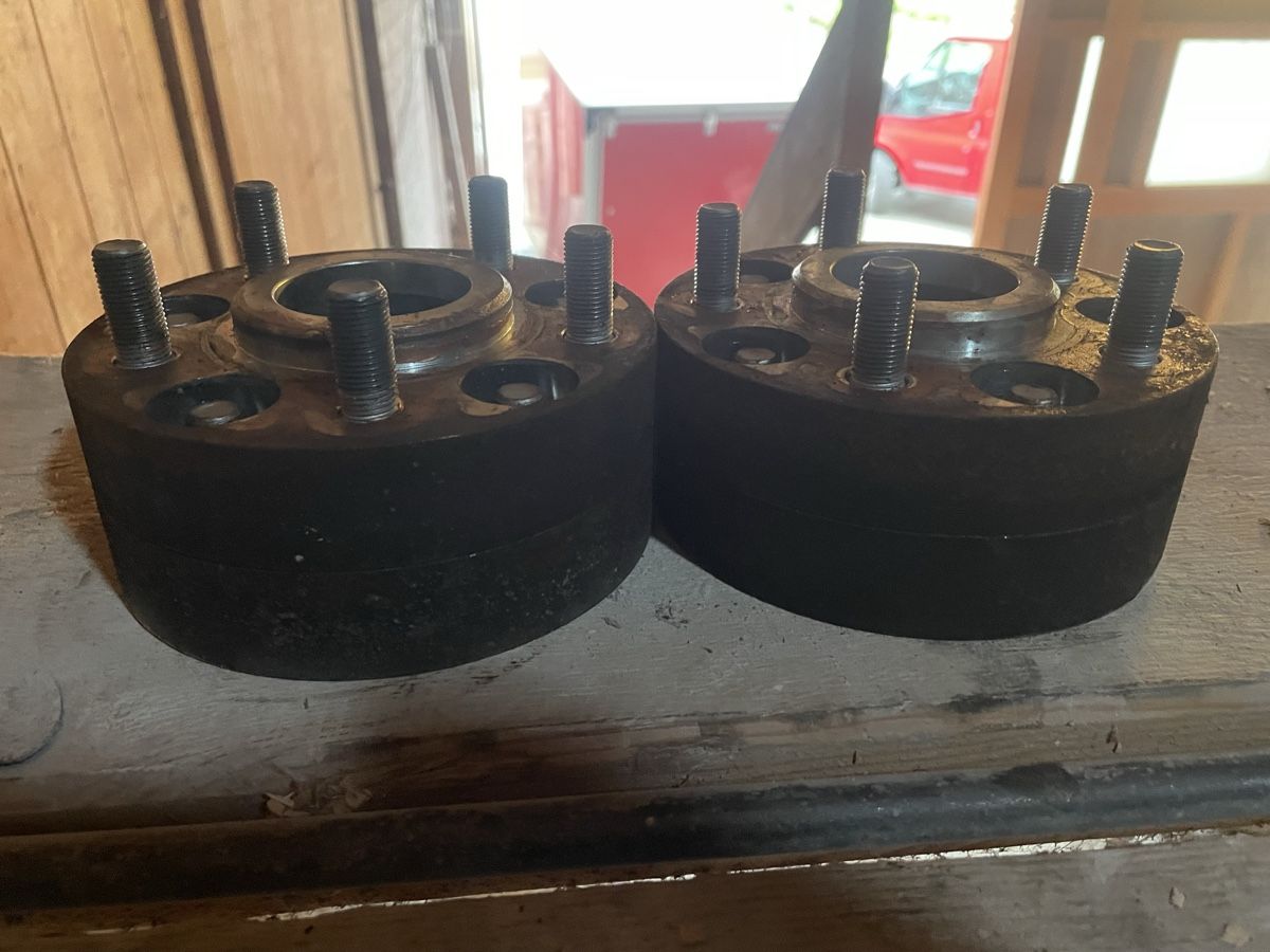 Jeep Tutti pezzi di ricambio auto: Jeep Distanzscheiben 5x114.3 – Usato da Heitenried venduto da Alpuchalb
