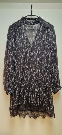 Schwarze Tunika mit Spitze, Grösse 36