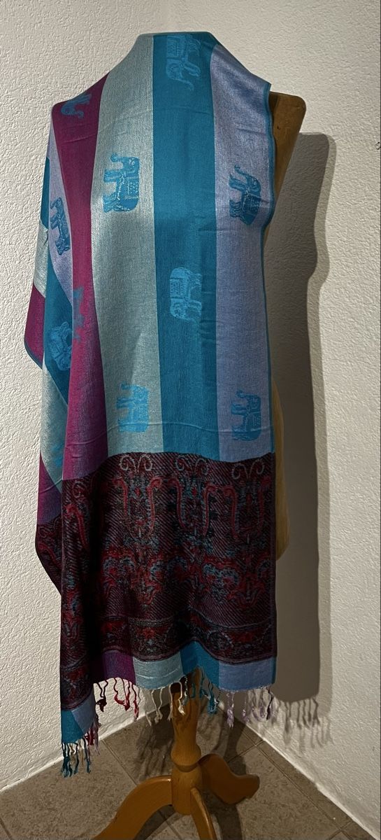 Foulards, Tücher & Schals: Pashmina motifs éléphants  – Neu (gemäss Beschreibung) aus St-Pierre-Clages von ste_xk6p