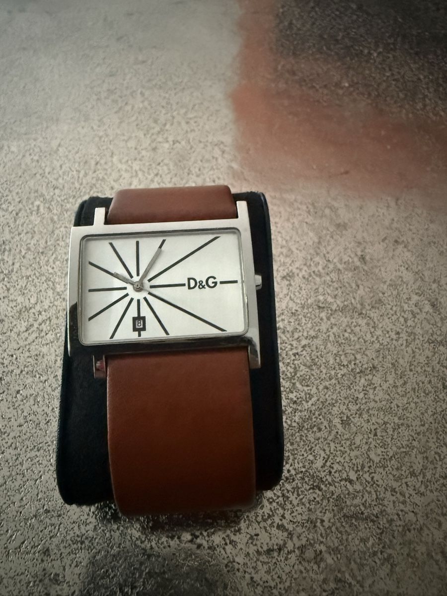 Autres accessoires pour montres: D&G watch analog brown leather strap rectangular silver – D'occasion à Zürich par pinish