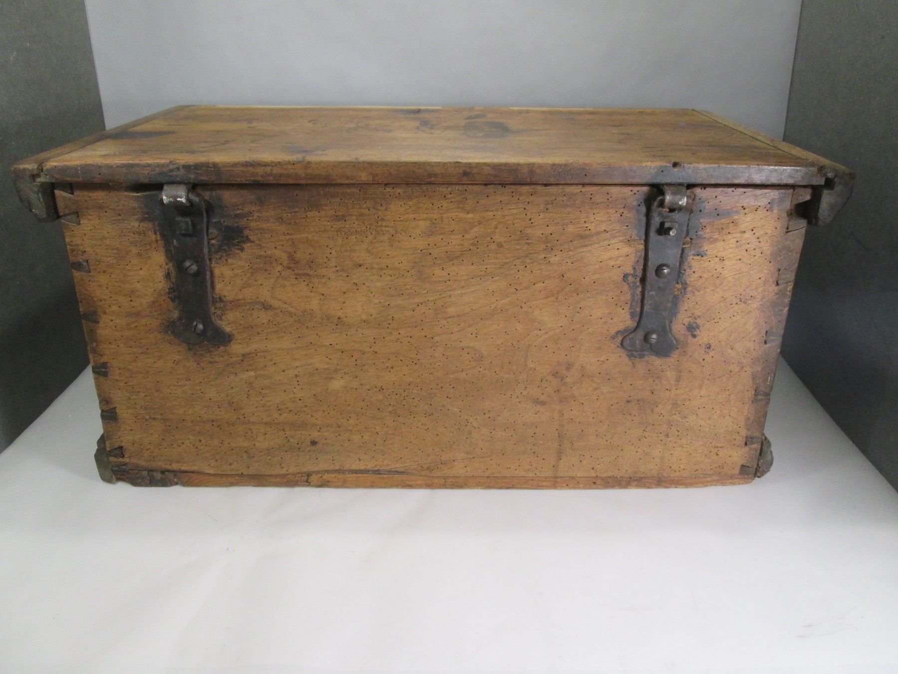 Truhen: original Nussbaumtruhe ca 1620 (Barock), kompl. restauriert – Gebraucht aus Rapperswil SG von designandmore 9