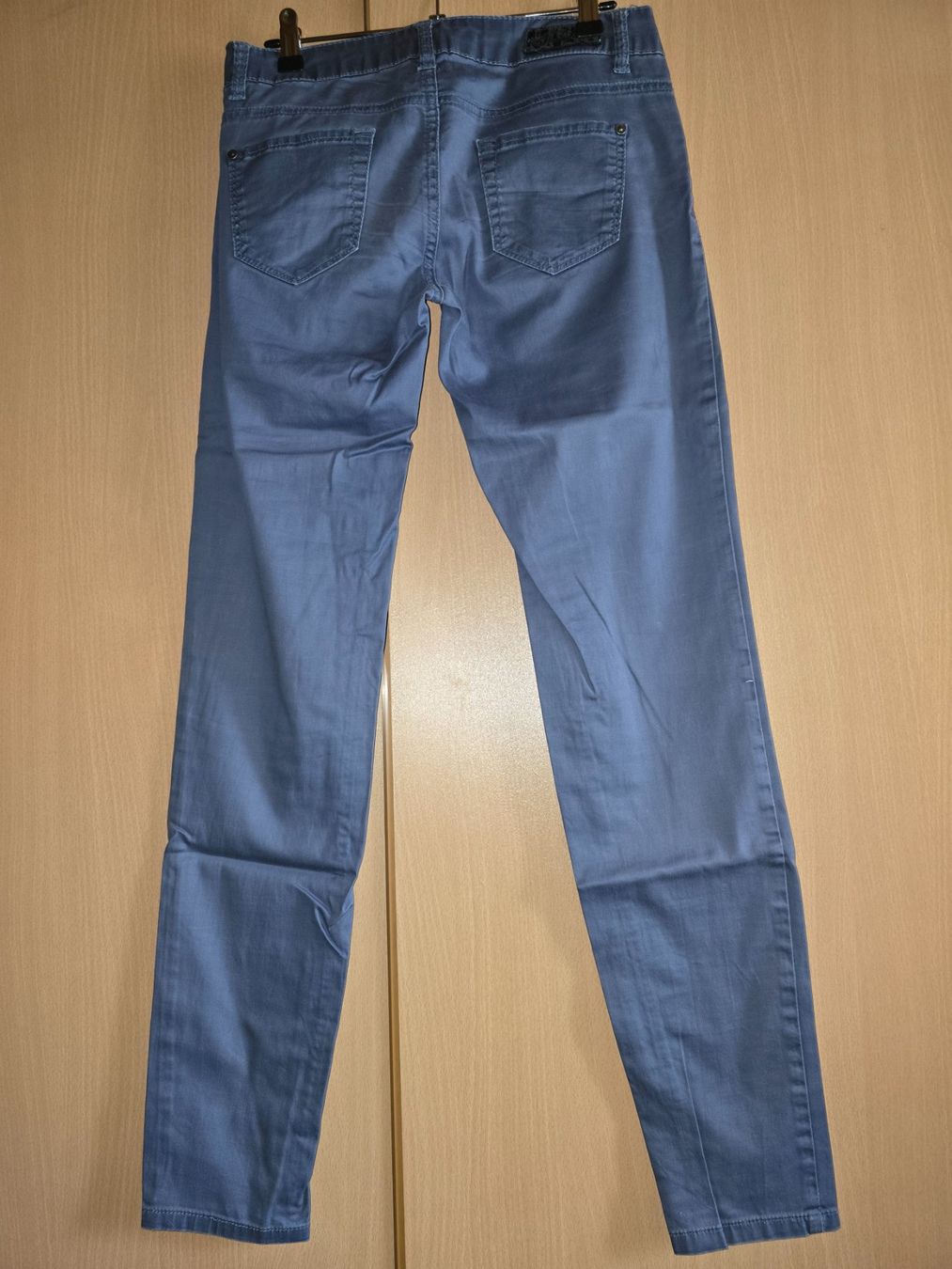 Pantaloni: Pantalon bleu/gris, taille M – Usato da La Neuveville venduto da Diamise 1