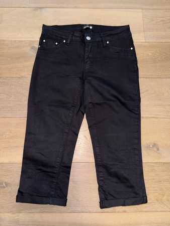 Schwarze Capri Jeans Gr. 36 (wie neu)