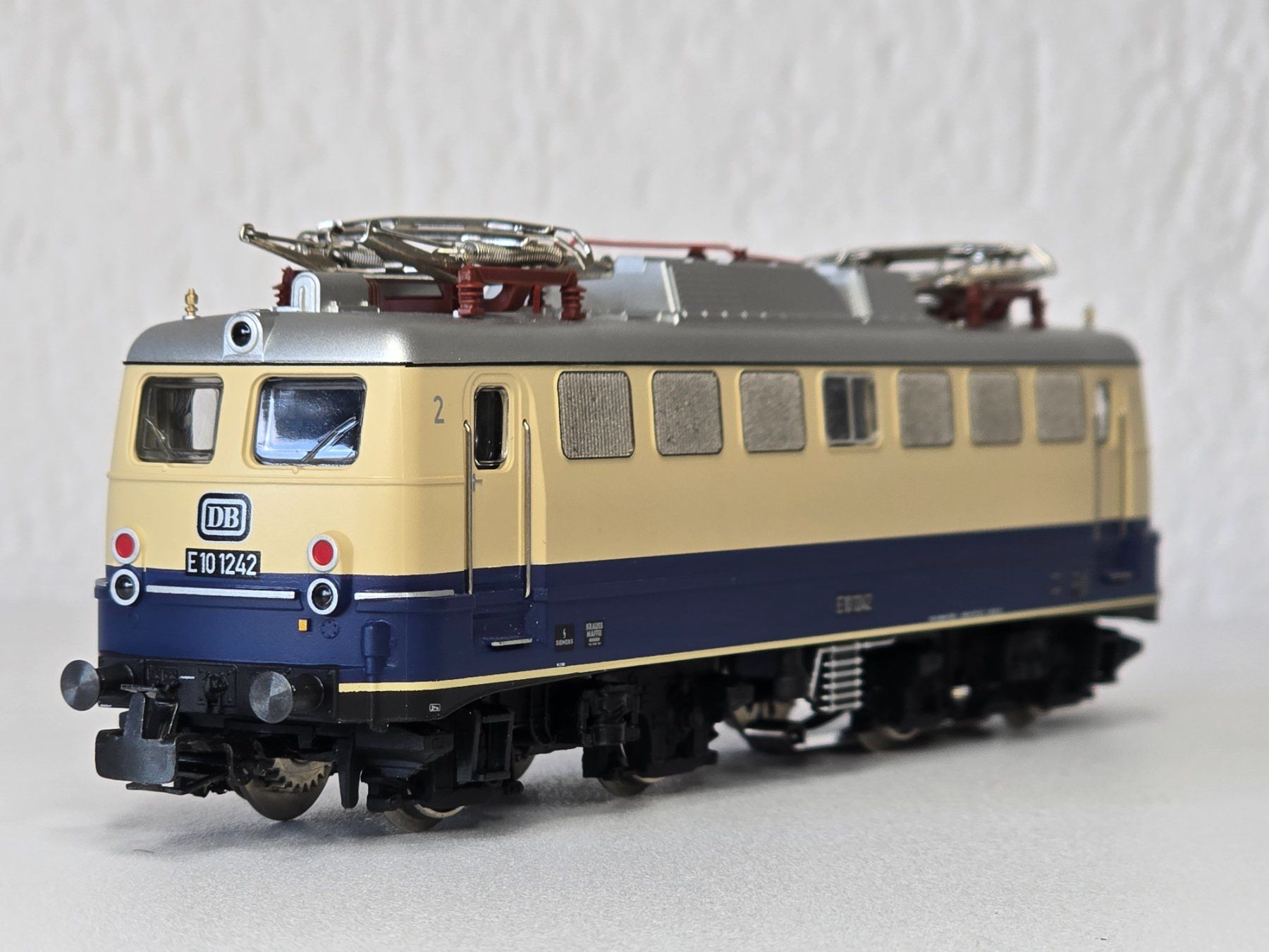 Märklin Modelleisenbahnen: Märklin 30390, DB, E10, BR E 10.1242, MFX Digital, Vitrine – Neu (gemäss Beschreibung) aus Kloten von Nicola2 6
