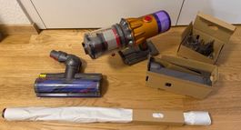 Staubsauger Dyson V12 Detect kabellos gebraucht guter Zus...