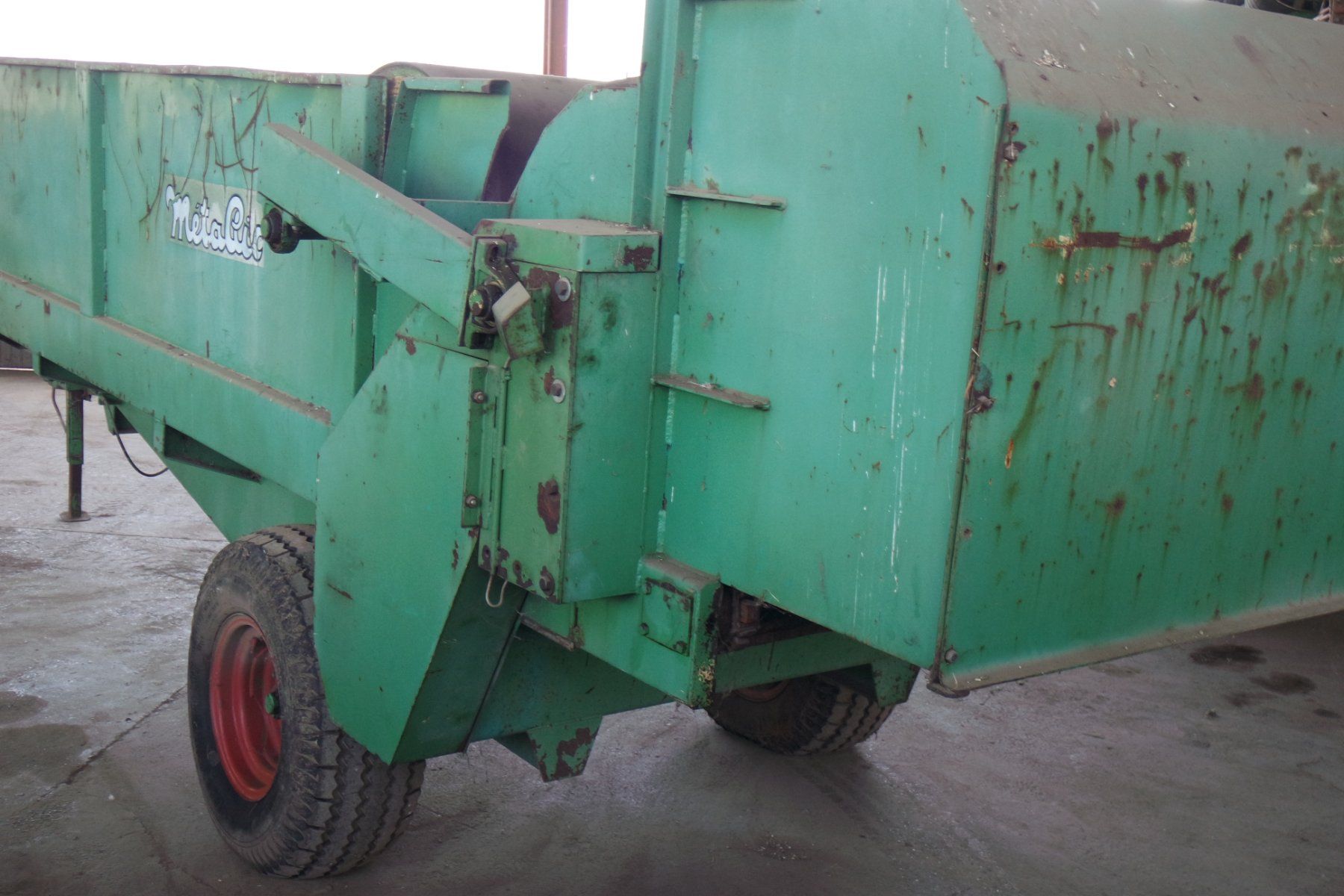 Tutte le macchine: Epandeuse à compost / broyeuse à branches et déchet vert – Usato da Avenches venduto da Brocadou 3