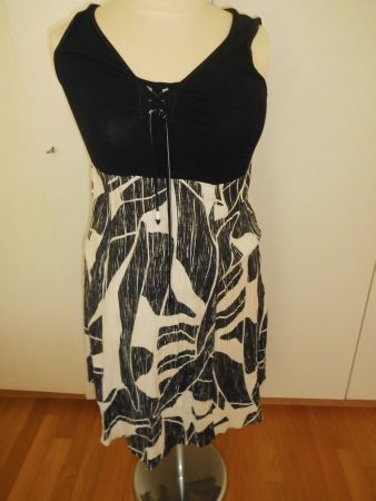 Robe noire/blanche T. 44