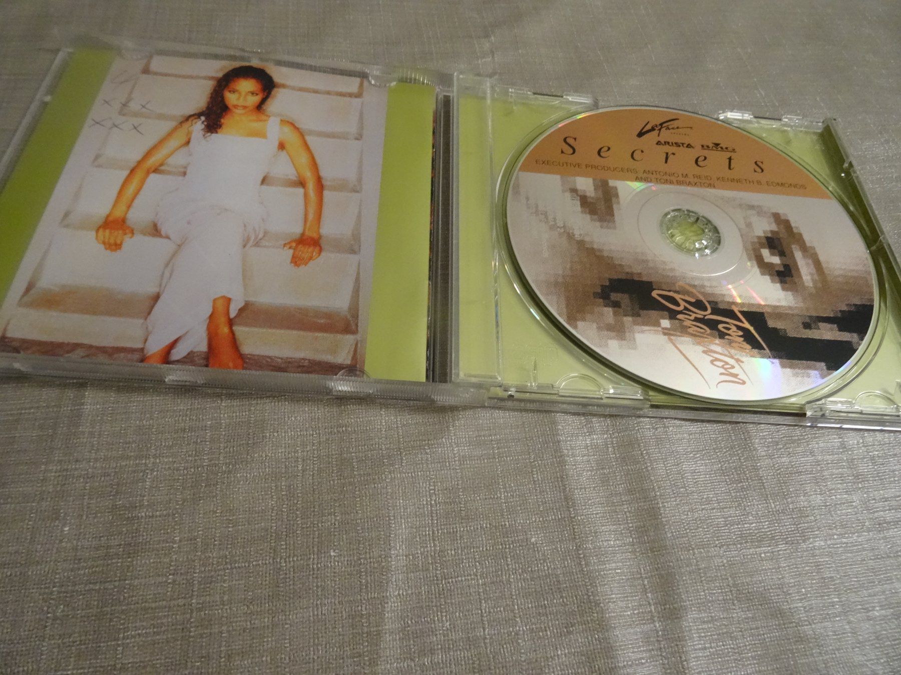 CD: Toni Braxton - Secrets CD – Usato da Olten venduto da Disc-Ausverkauf 1