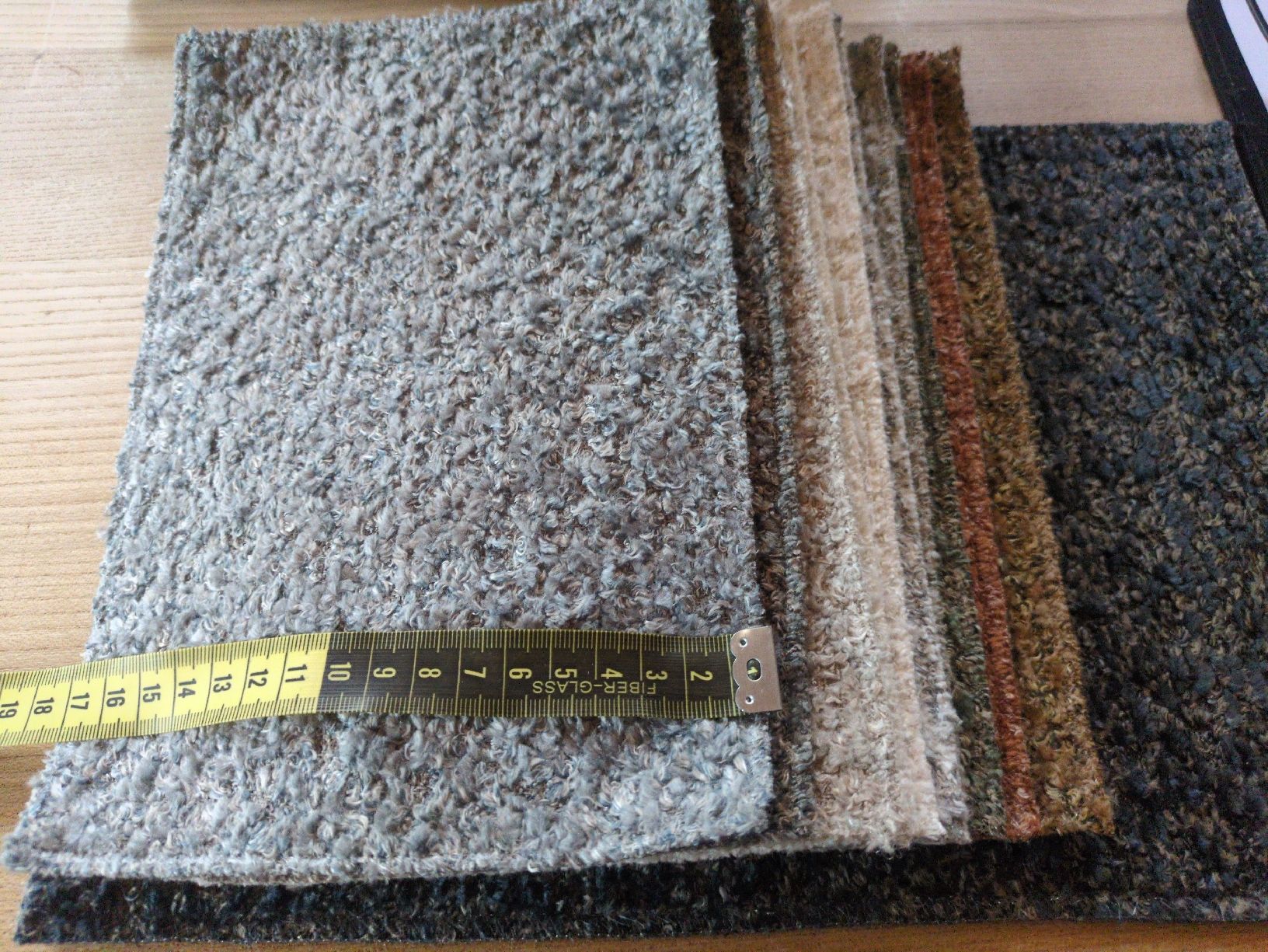 Stoffe: 11 Stück Polyester Stoff muster Chenille Flachgewebe – Gebraucht aus Fankhaus (Trub) von sun_7677